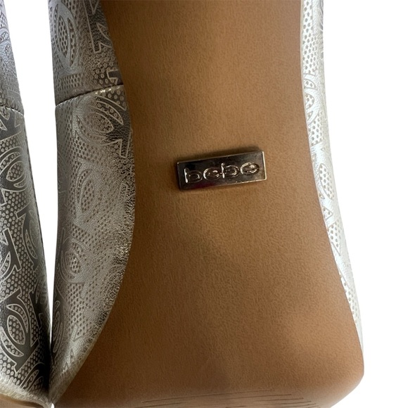 BEBE SAYDEE Stiletto Sassy Silver Chrome Pointed Toe 3.5 inch heel Sz 8.5 - Picture 9 of 12